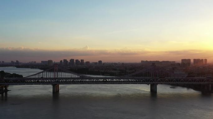 夕阳下的东莞东江大桥