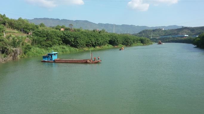 采砂船 沙船 砂船 危险 滚水坝船