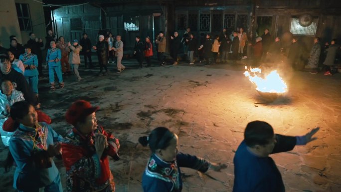 篝火晚会，老人跳舞 过年   联欢晚会