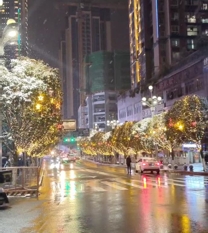 雪天夜晚街景