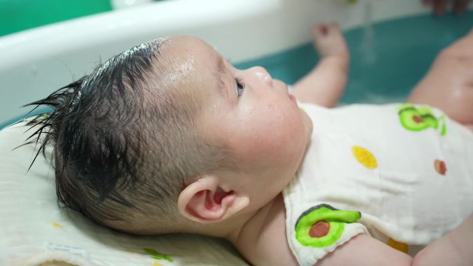 【4k原创】婴儿洗澡素材