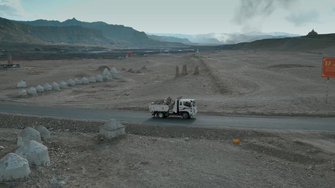 西藏旅游风光扎达土公路