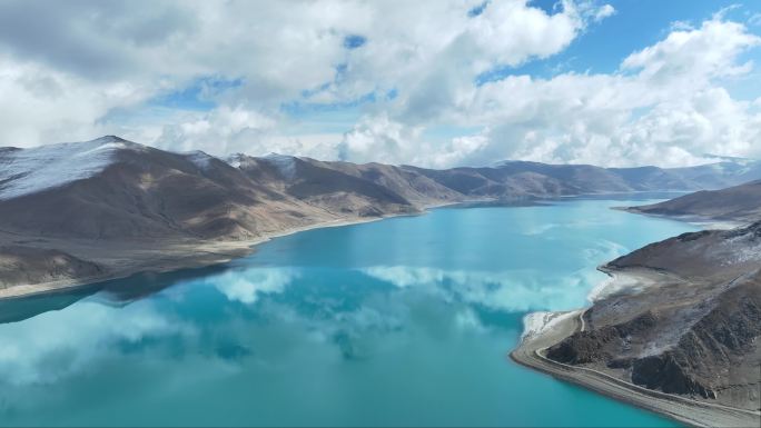 航拍西藏雪山湖泊羊卓雍措自然风光