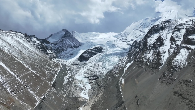 航拍西藏卡若拉冰川雪山风光