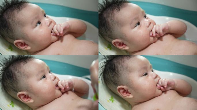 【4k原创】婴儿洗澡吃手指素材