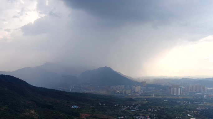 暴雨来袭