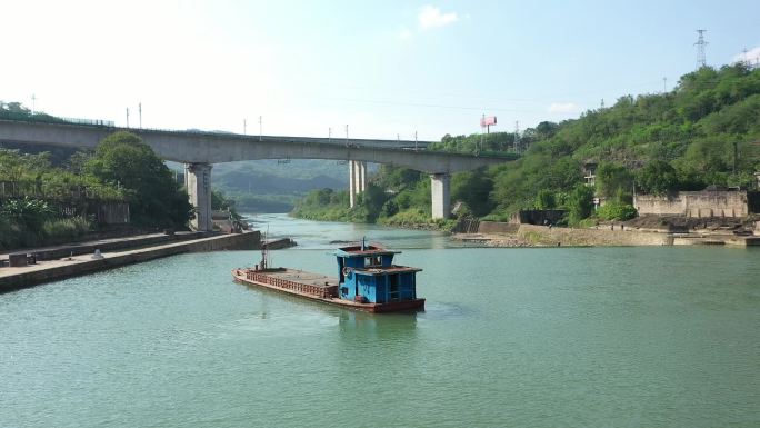 采砂船 沙船 砂船 危险 滚水坝船