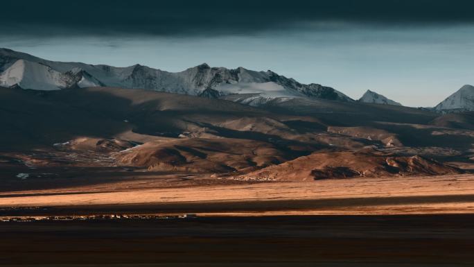 西藏旅游风光喜马拉雅山脉村镇光影