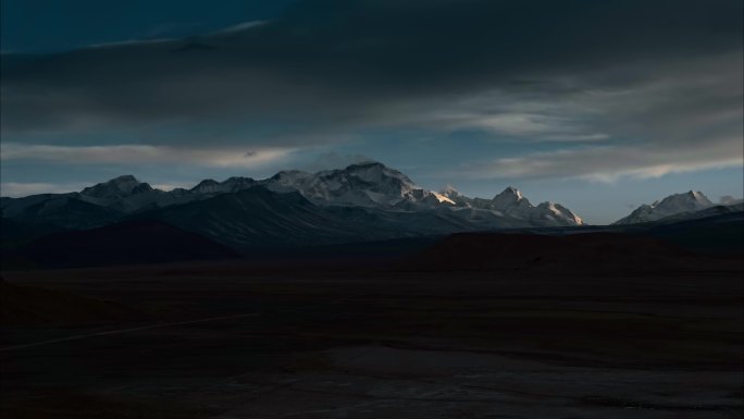 西藏旅游风光喜马拉雅山珠穆朗玛峰日落延时