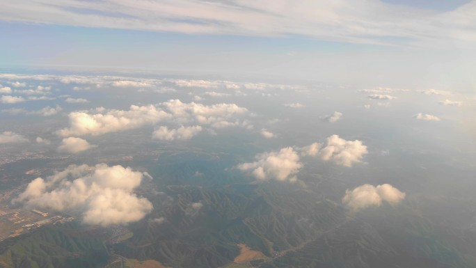 飞机窗外江西景德镇上空的云景