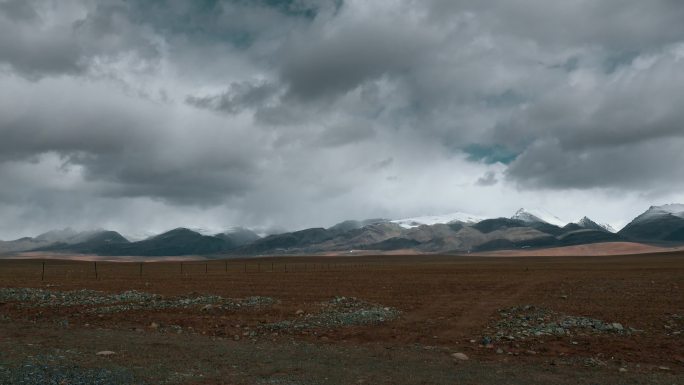 西藏旅游风光云雾笼罩冈底斯山