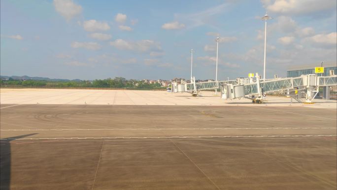 江西景德镇罗家机场停机坪登机桥