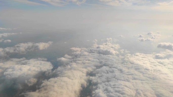 飞机窗外江西上饶市上空的乌云云海