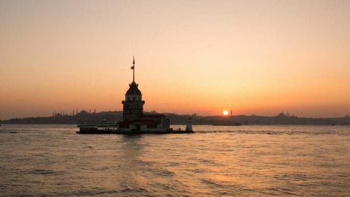 土耳其伊斯坦布尔海峡的日落夜景延时