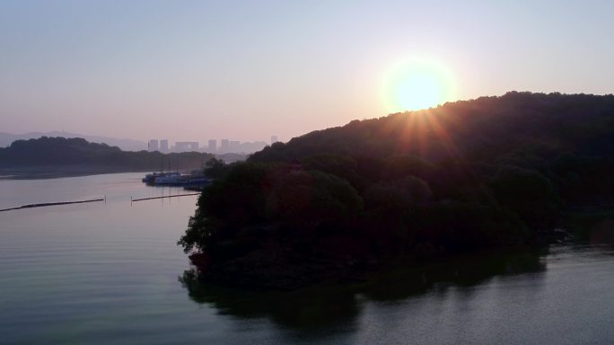 航拍无锡太湖仙岛鼋头灯塔清晨日出