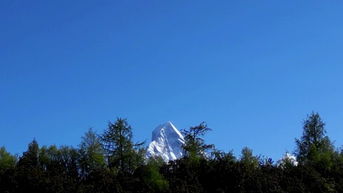 航拍四姑娘山