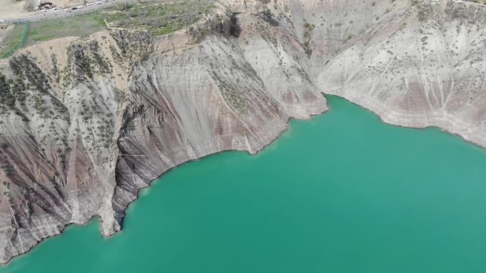 航拍 新疆肯斯瓦特水库 绿色水面