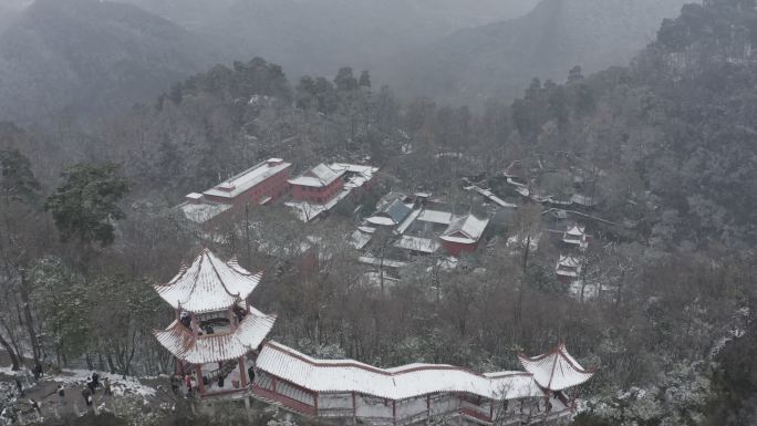 贵州贵阳黔灵山公园弘福寺雪景航拍