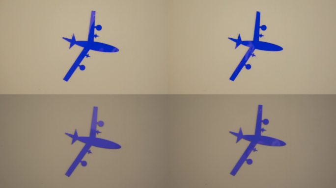 蓝色飞机画展览