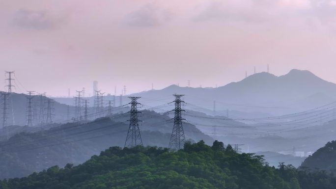 航拍电力设备 大气高压电塔 山顶上的电塔