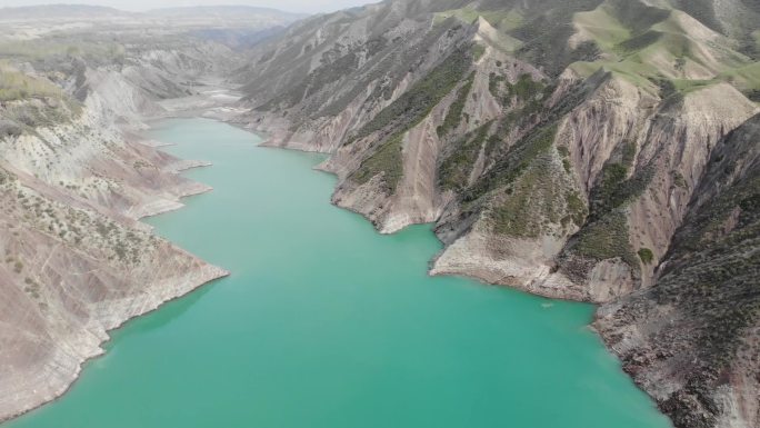 航拍 俯瞰新疆肯斯瓦特水库