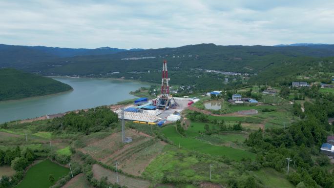 四川大巴山钻井环绕航拍