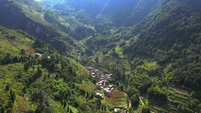 昭通市威信县未开发原始自然生态大山小村落