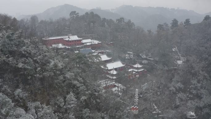 贵州贵阳黔灵山公园弘福寺雪景航拍