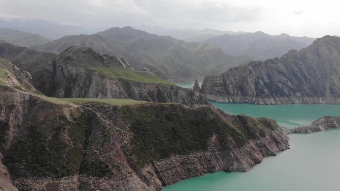 航拍环绕 新疆肯斯瓦特水库