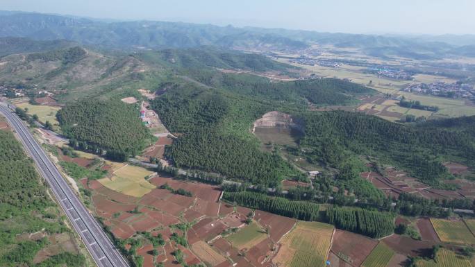 航拍山间公路