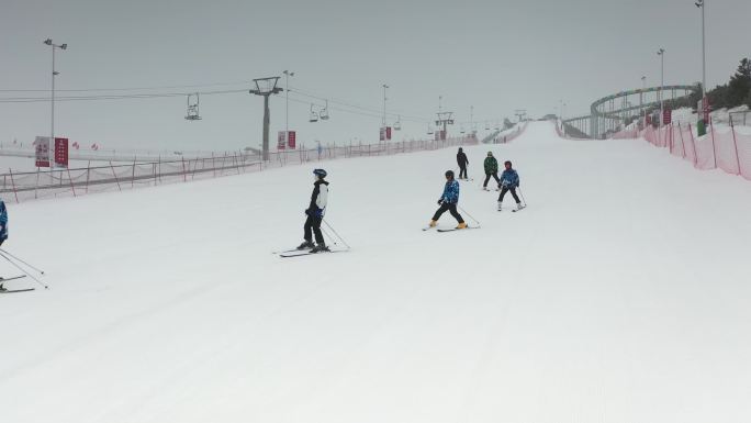 冬季滑雪踢足球赛马航拍