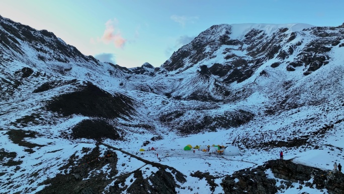 航拍四川甘孜贡嘎山区那玛峰登山C1营地