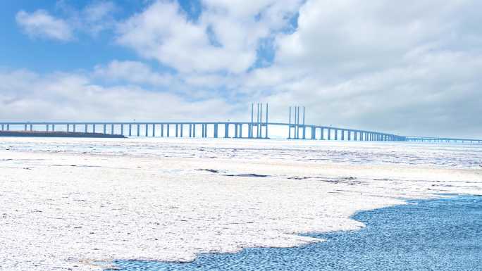 冰封胶州湾跨海大桥