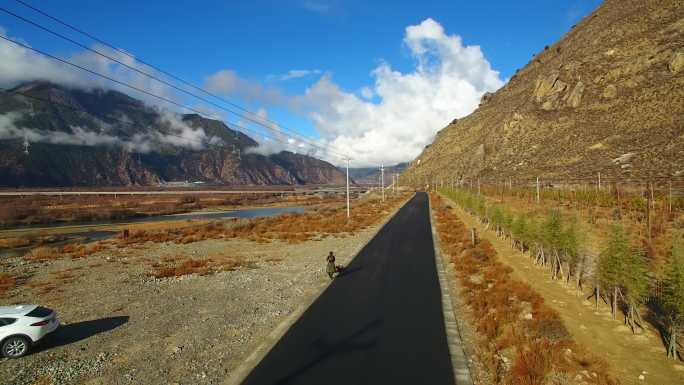 航拍西藏林芝雅尼湿地附近公路上转山藏民