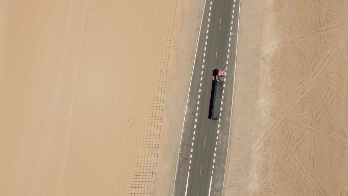 沙漠公路行车