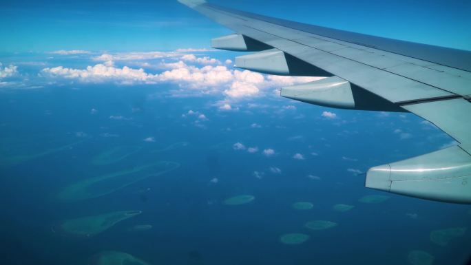 蓝天白云 航拍 飞机航行