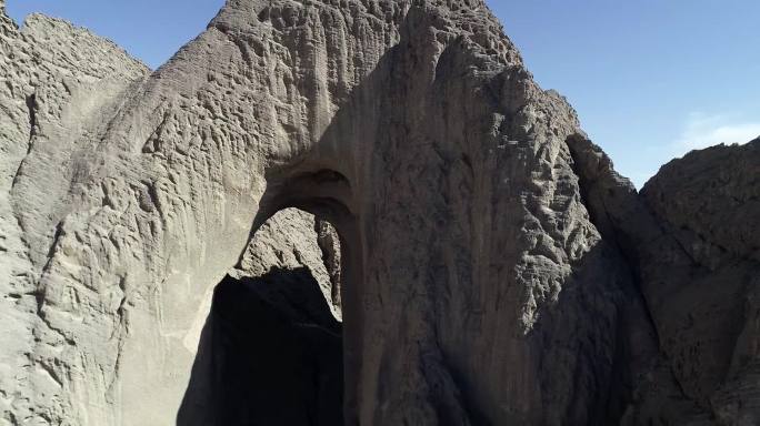 新疆阿图什天门：世界上最高的自然石拱门