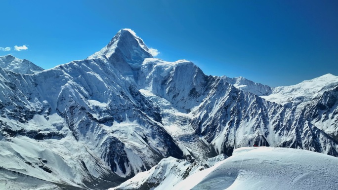 航拍横断山脉蜀山之王贡嘎山那玛峰风光