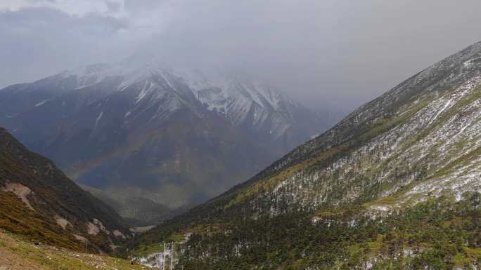 自驾游四川甘孜子梅垭口雪山彩虹风光