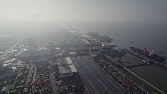 上海外高桥造船厂与上海龙联船舶海洋工程