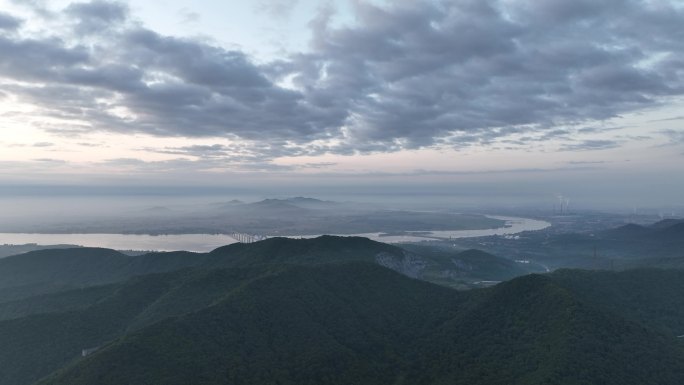 航拍襄阳岘山国家森林公园虎头山电视塔风光