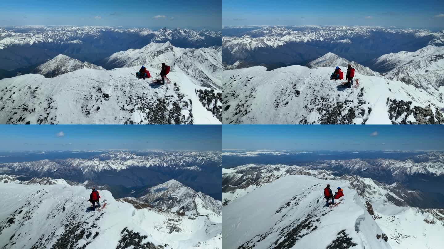 航拍登顶阿坝岷山山脉主峰雪宝顶的登山者