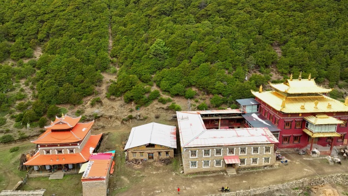 航拍四川甘孜贡嘎山乡老贡嘎寺