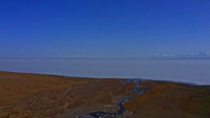 4k航拍哈拉湖祁连山脉主峰团结峰