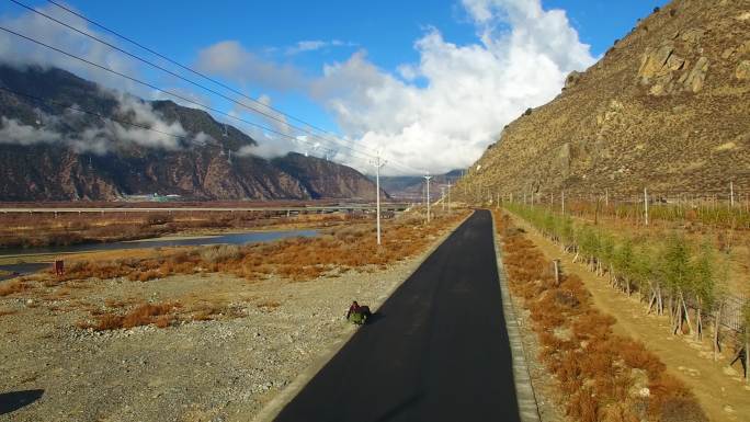 航拍西藏林芝雅尼湿地附近公路上转山藏民