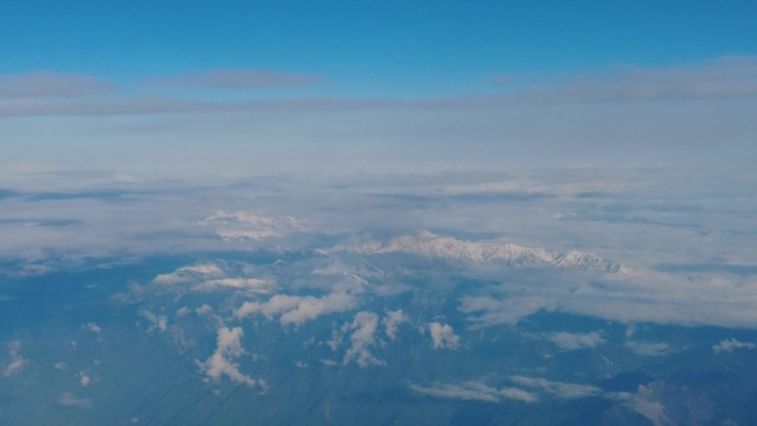 西藏雪山云海空镜头