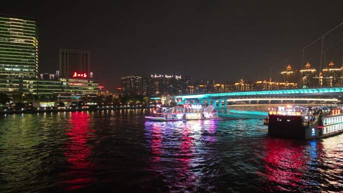 广州珠江新城邮轮夜游夜景