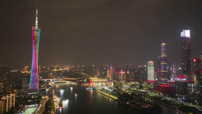 广州珠江新城邮轮夜游夜景