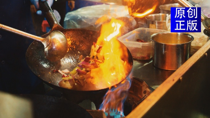 都市烟火气夜市美食街小吃街人群夜宵