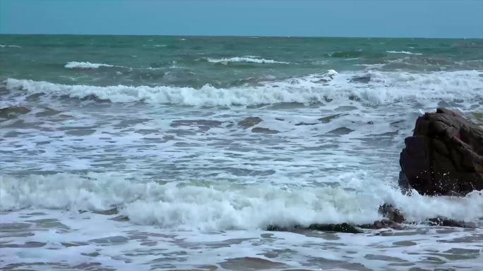 青岛 大海 海浪 撞击礁石原声 视频素材